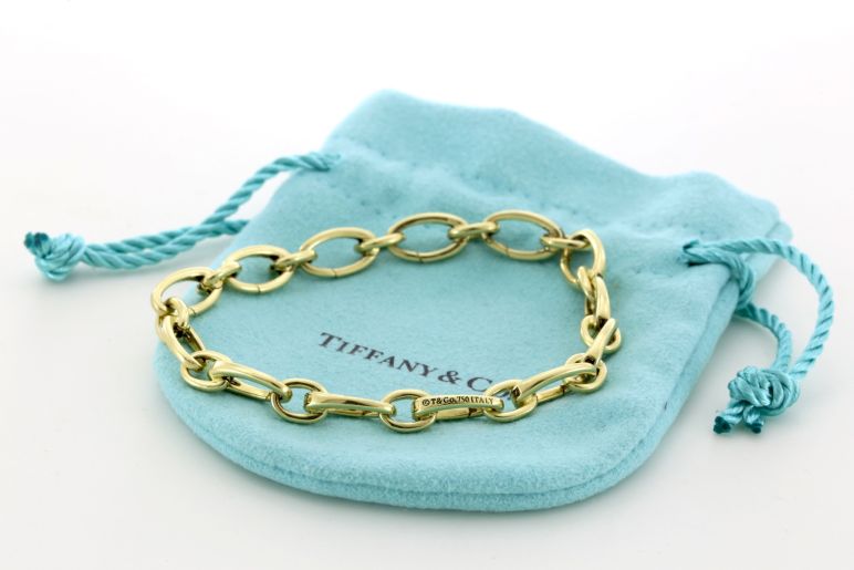 Tiffany & Co. Oval Link Clasp 18K Yellow Gold Bracelet